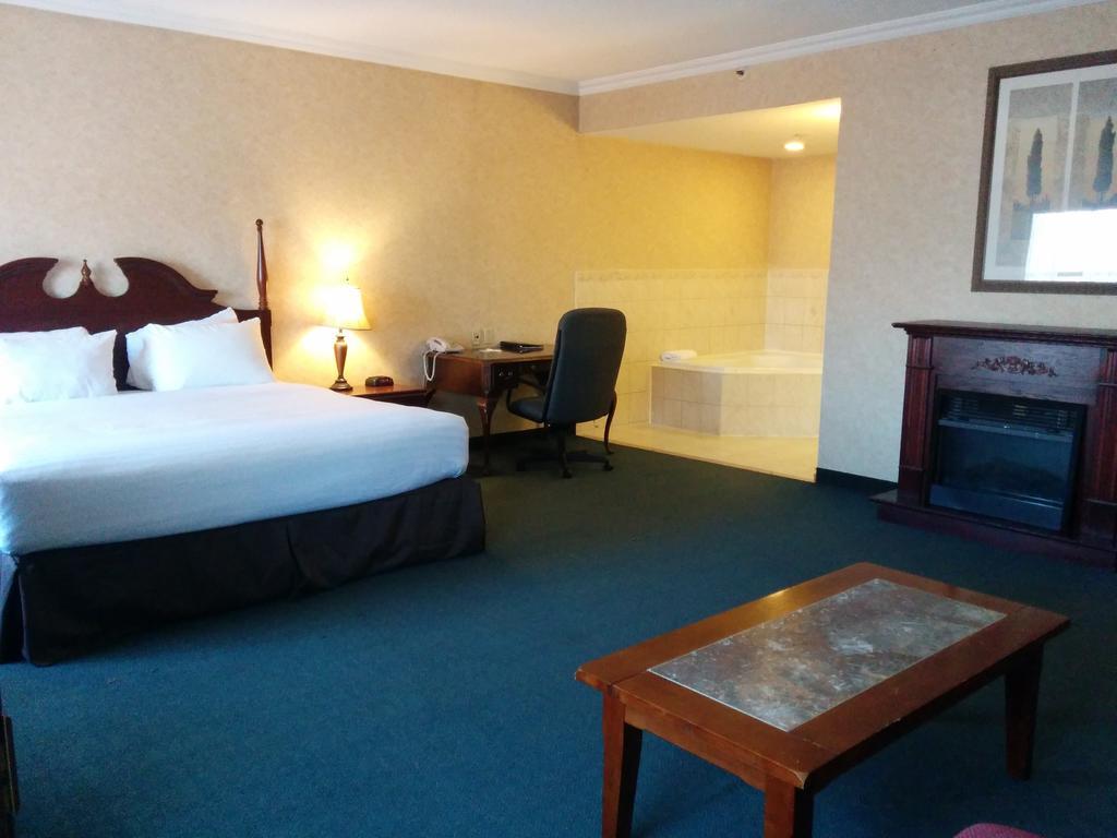 Days Inn By Wyndham Toronto East Lakeview Buitenkant foto
