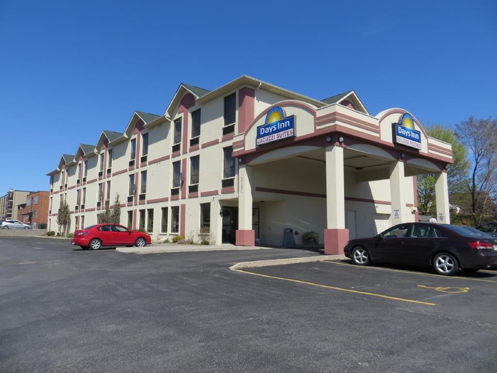 Days Inn By Wyndham Toronto East Lakeview Buitenkant foto