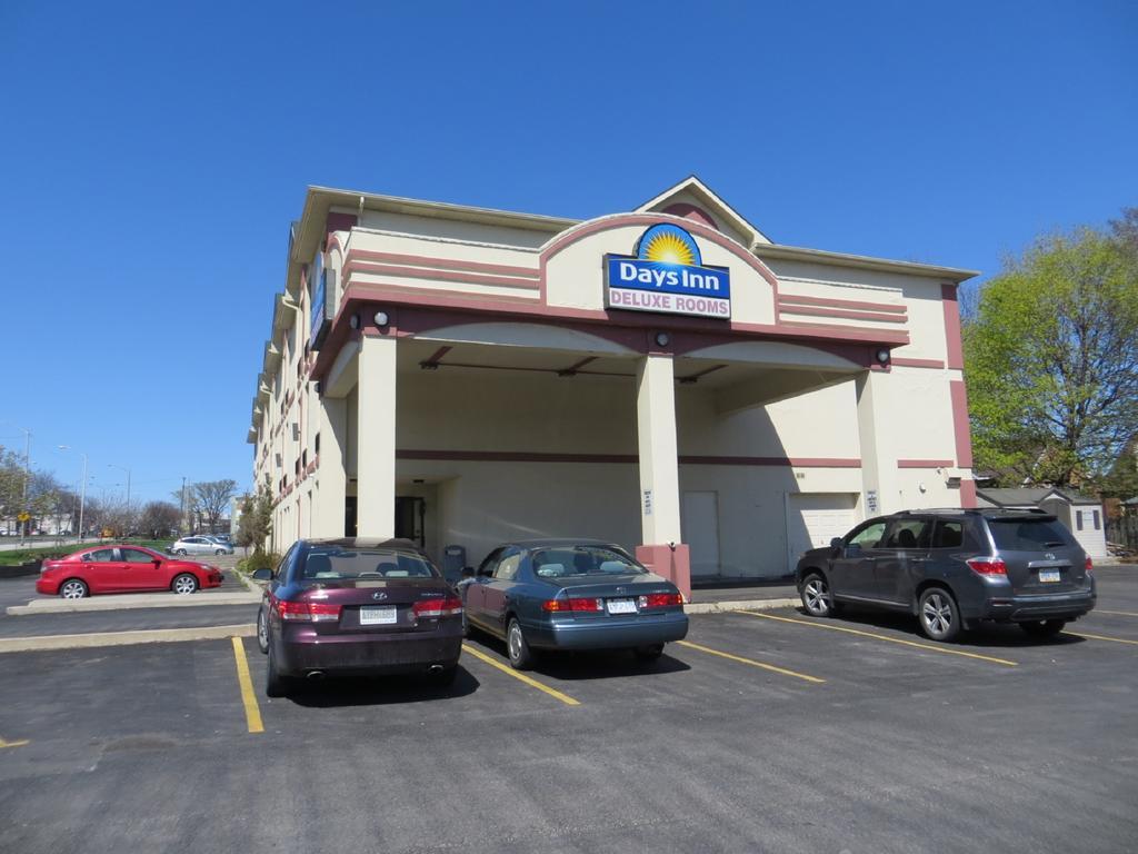 Days Inn By Wyndham Toronto East Lakeview Buitenkant foto