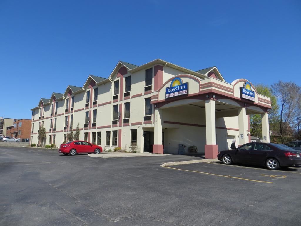 Days Inn By Wyndham Toronto East Lakeview Buitenkant foto