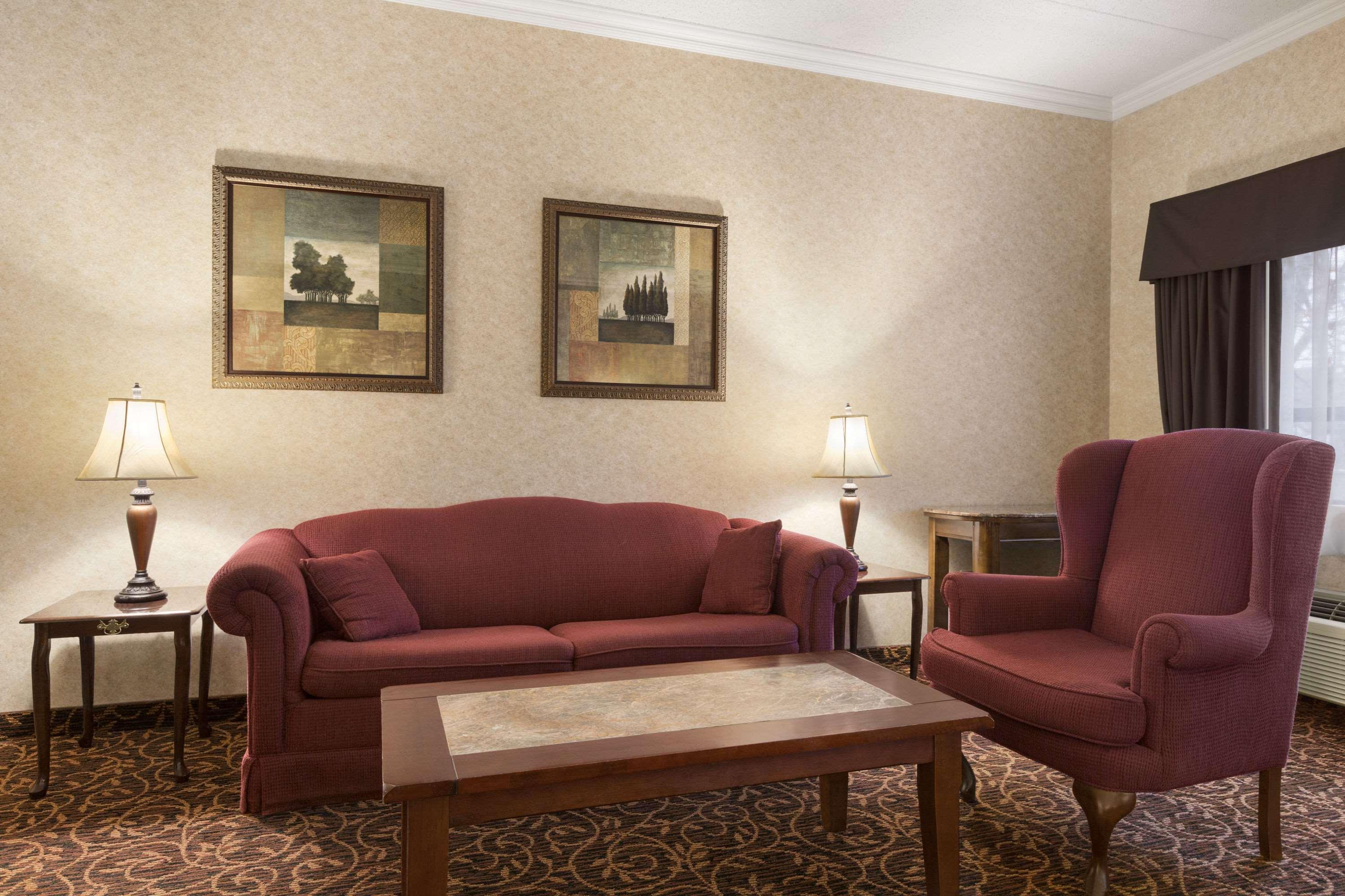 Days Inn By Wyndham Toronto East Lakeview Buitenkant foto