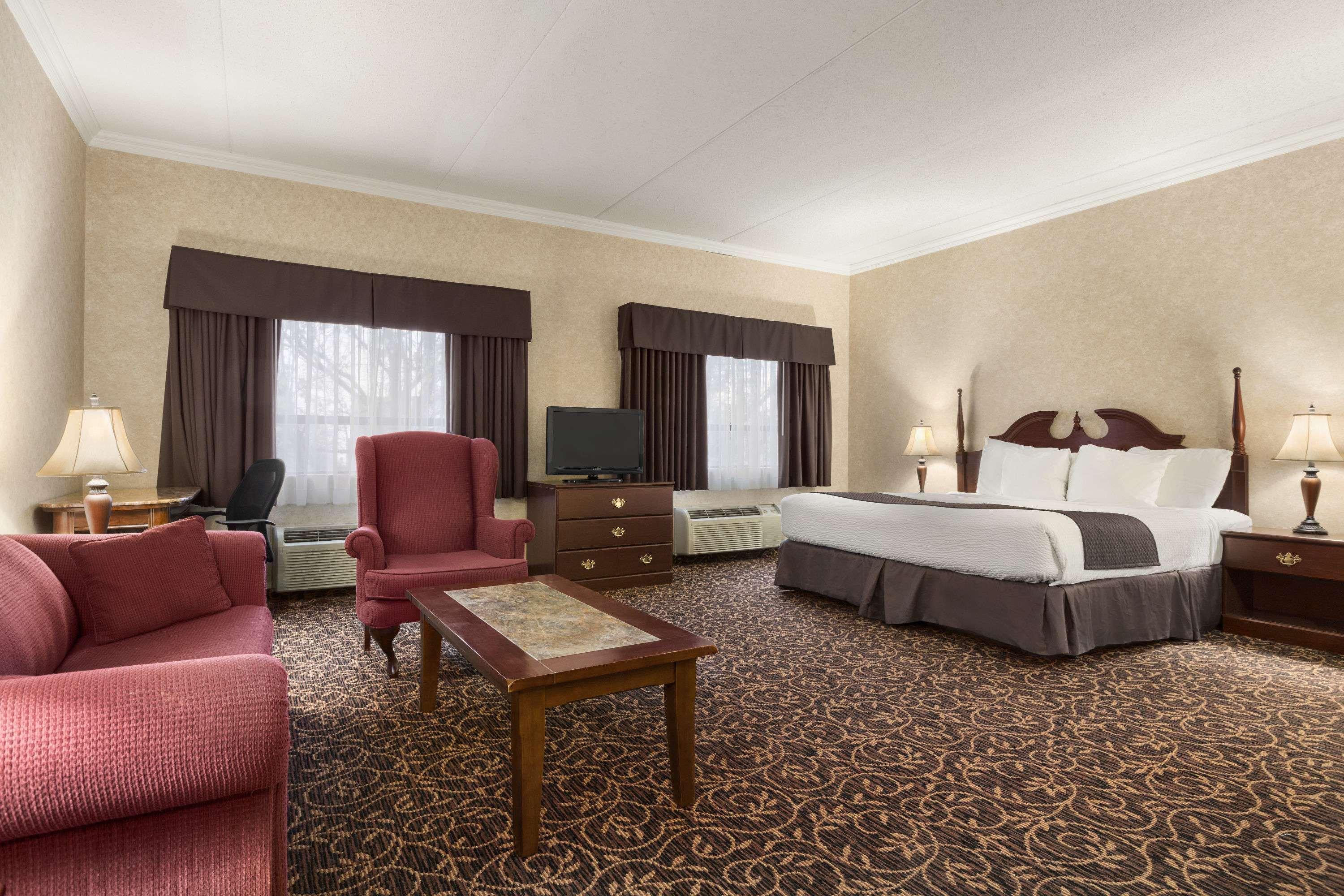 Days Inn By Wyndham Toronto East Lakeview Buitenkant foto
