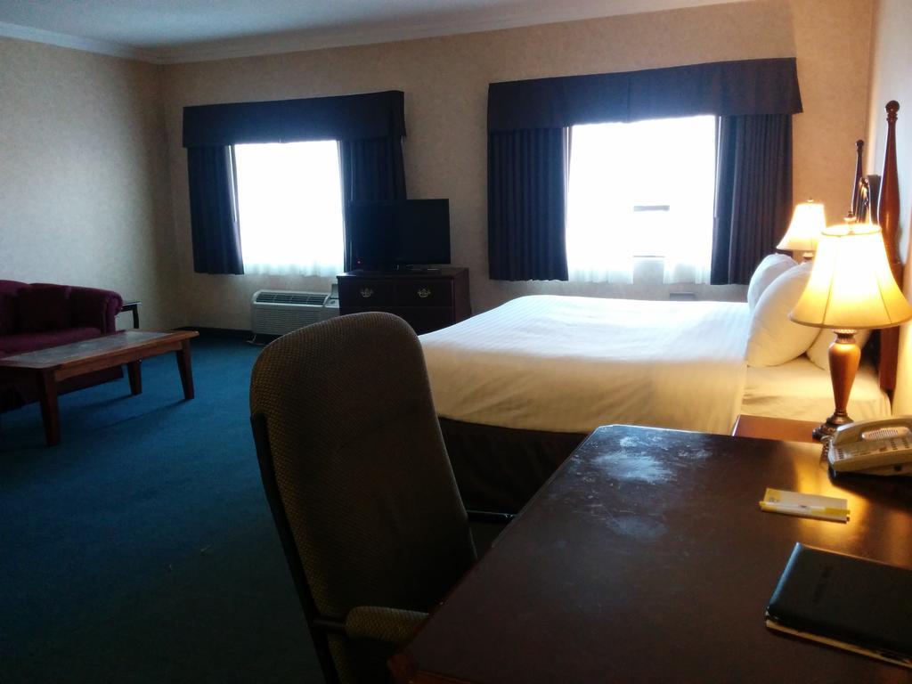 Days Inn By Wyndham Toronto East Lakeview Buitenkant foto
