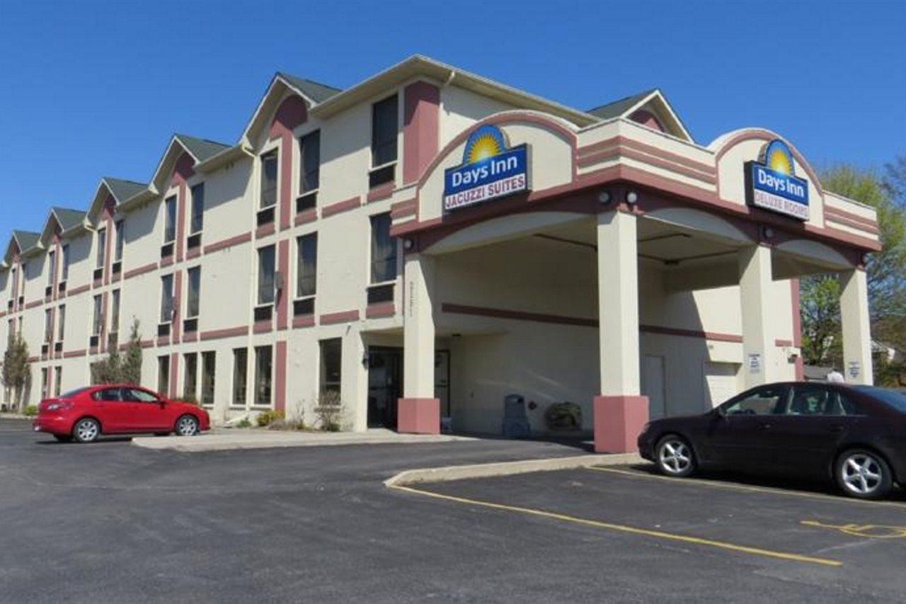 Days Inn By Wyndham Toronto East Lakeview Buitenkant foto