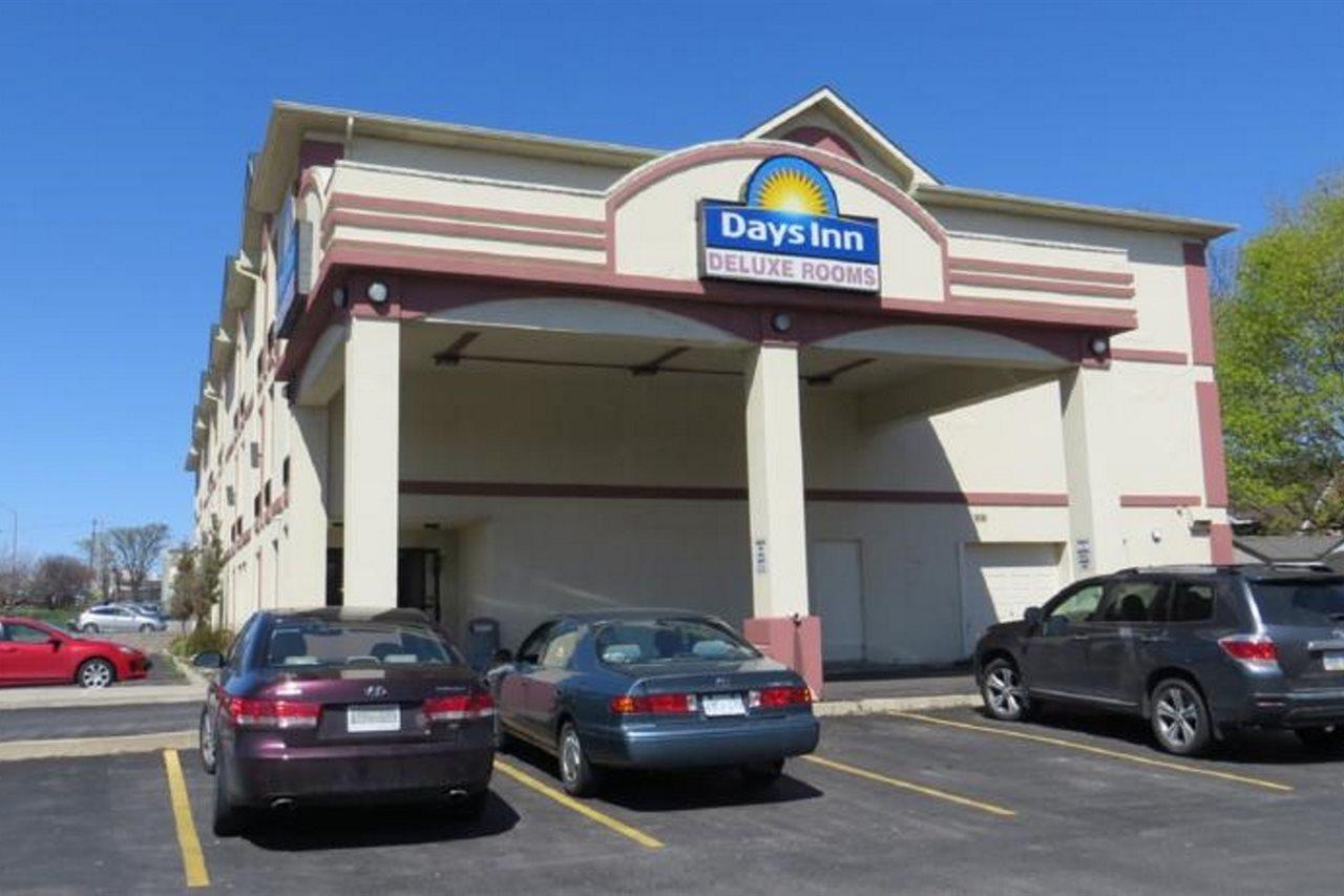 Days Inn By Wyndham Toronto East Lakeview Buitenkant foto