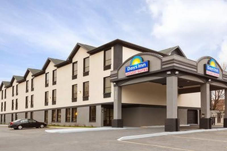 Days Inn By Wyndham Toronto East Lakeview Buitenkant foto