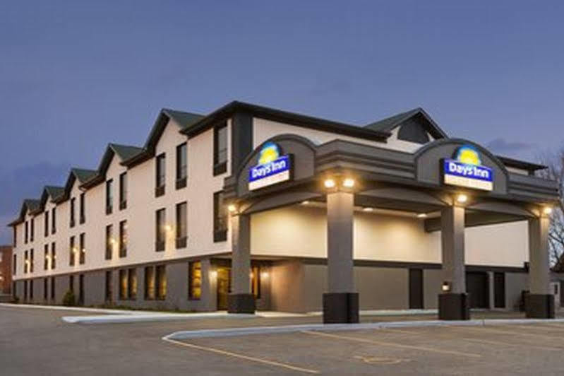 Days Inn By Wyndham Toronto East Lakeview Buitenkant foto